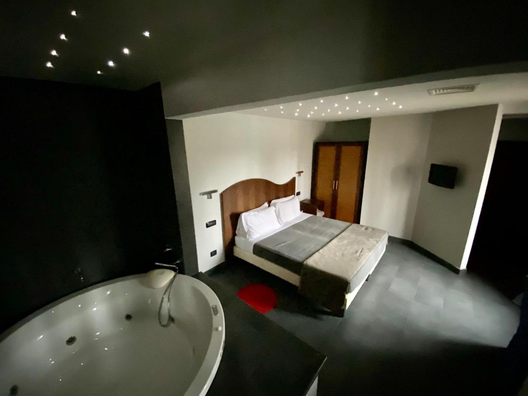 Hotel Taverna Napoleone 3*